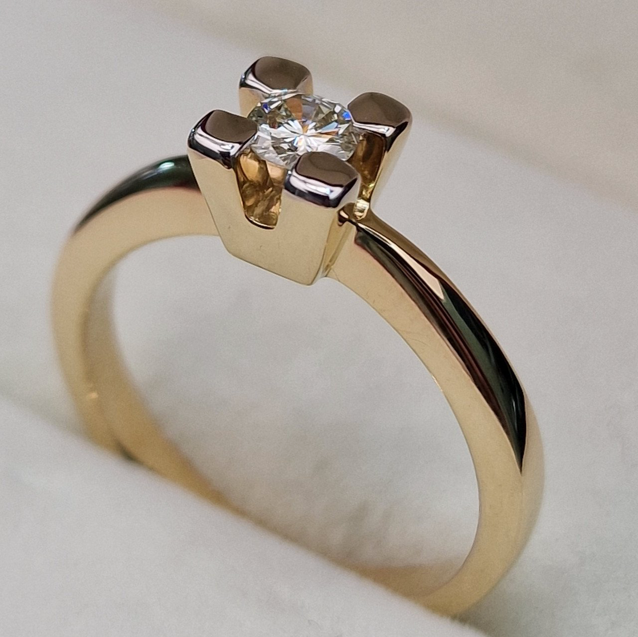 Кольцо Deimantas 104569142 17,5р 4,22гр 0,22ct. купить,NaN