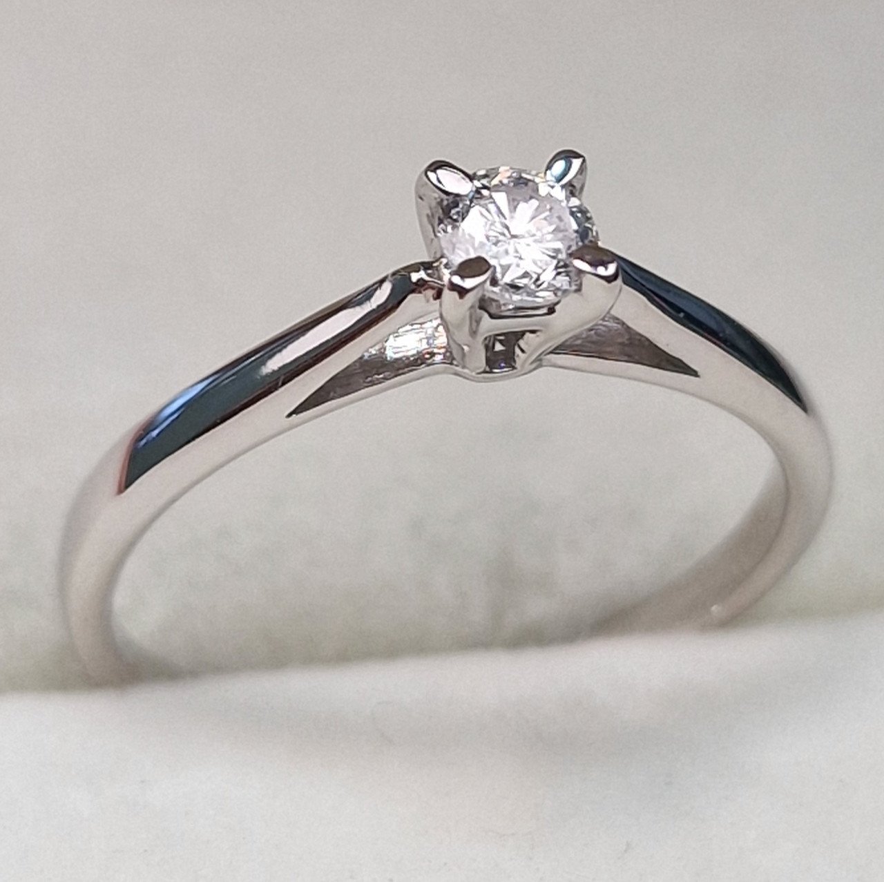 Кольцо Deimantas 104591343 16,5р 1,63гр 0,20ct. купить,NaN