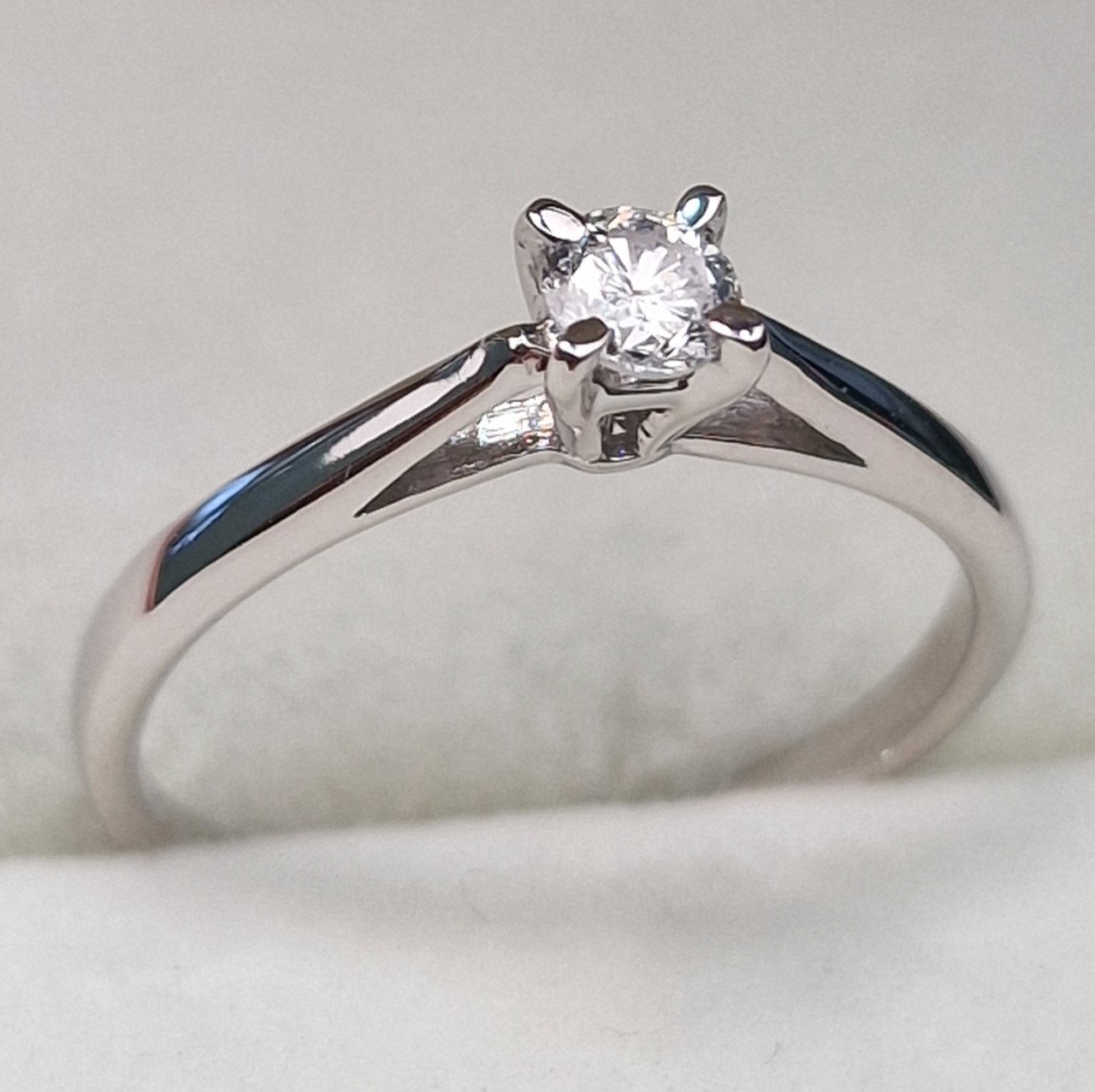 Кольцо Deimantas 104591343 16,5р 1,63гр 0,20ct. купить,NaN