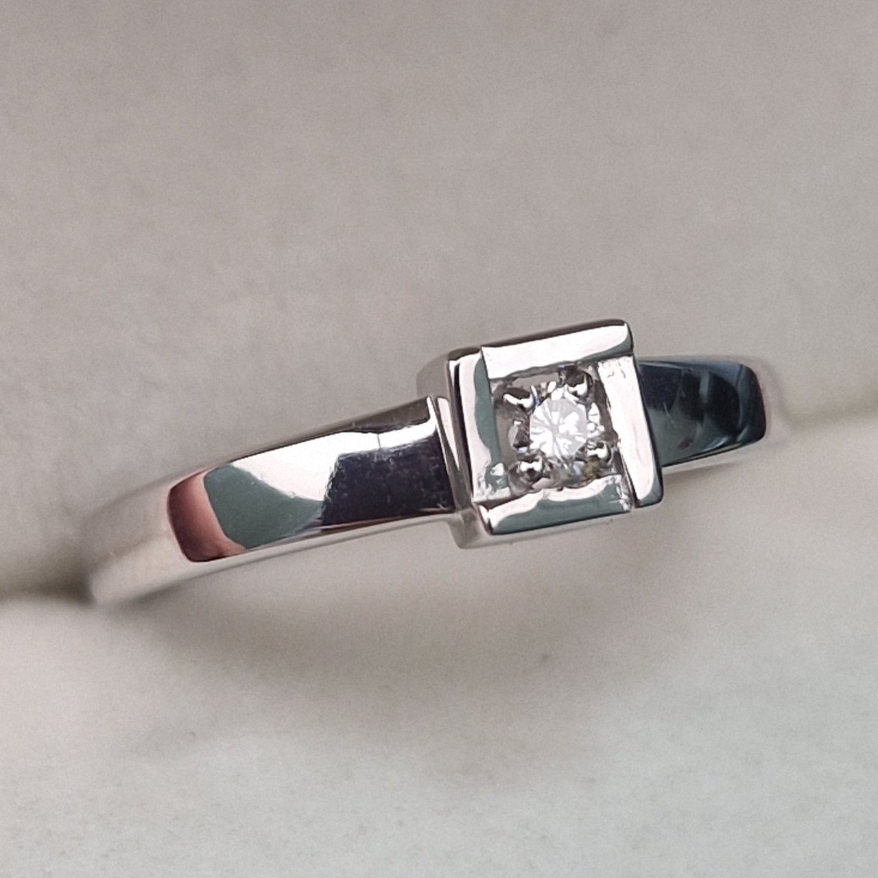 Кольцо Deimantas 104622624 17р 2,08гр 0,063ct. купить,NaN
