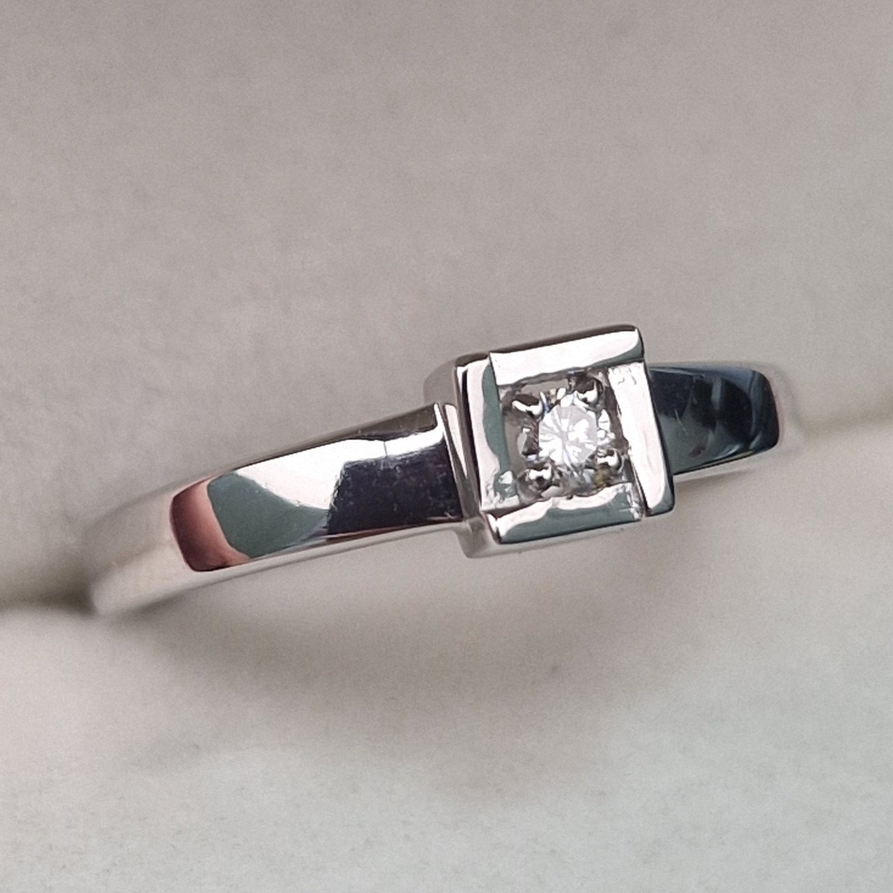 Кольцо Deimantas 104622624 17р 2,08гр 0,063ct. купить,NaN