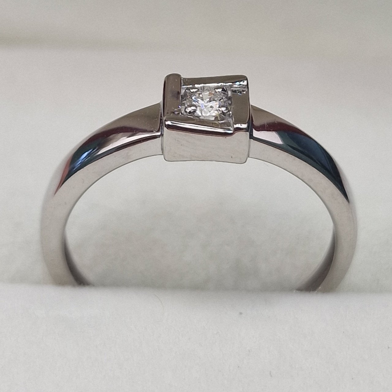 Кольцо Deimantas 104622624 17р 2,08гр 0,063ct. купить,NaN
