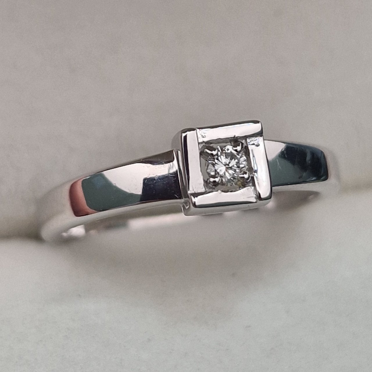 Кольцо Deimantas 104622624 17р 2,08гр 0,063ct. купить,NaN
