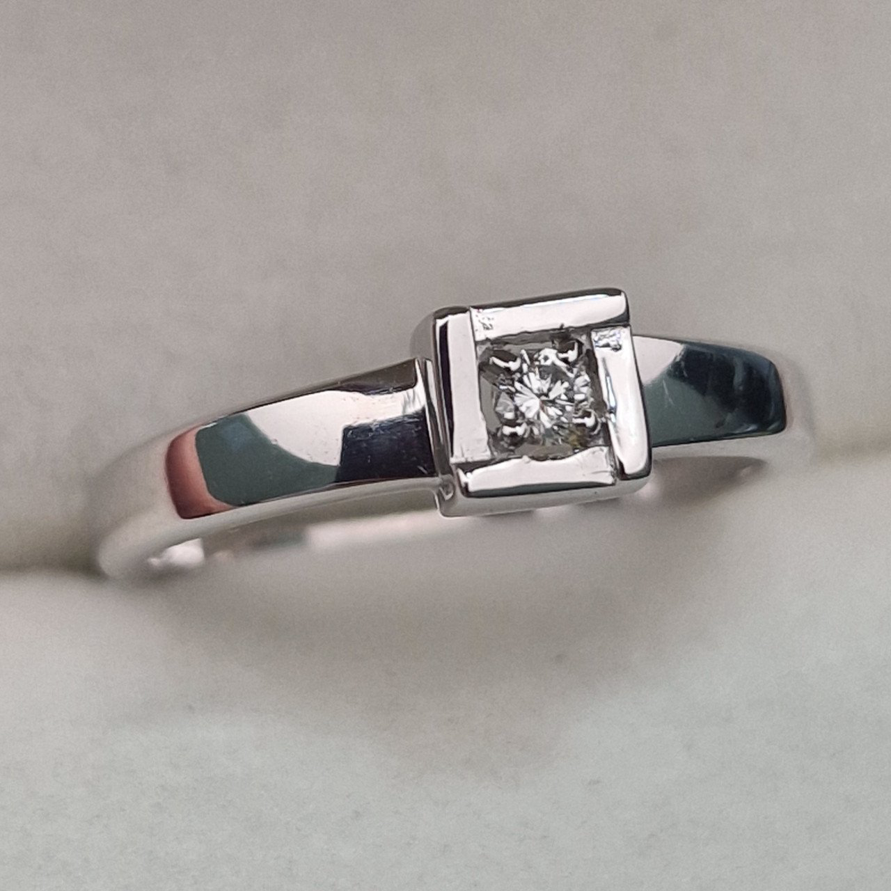 Кольцо Deimantas 104622624 17р 2,08гр 0,063ct. купить,NaN