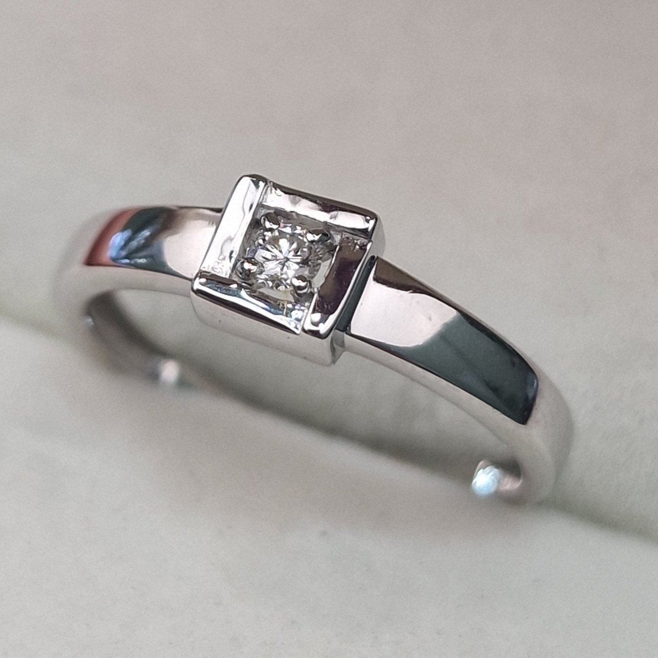 Кольцо Deimantas 104622624 17р 2,08гр 0,063ct. купить,NaN