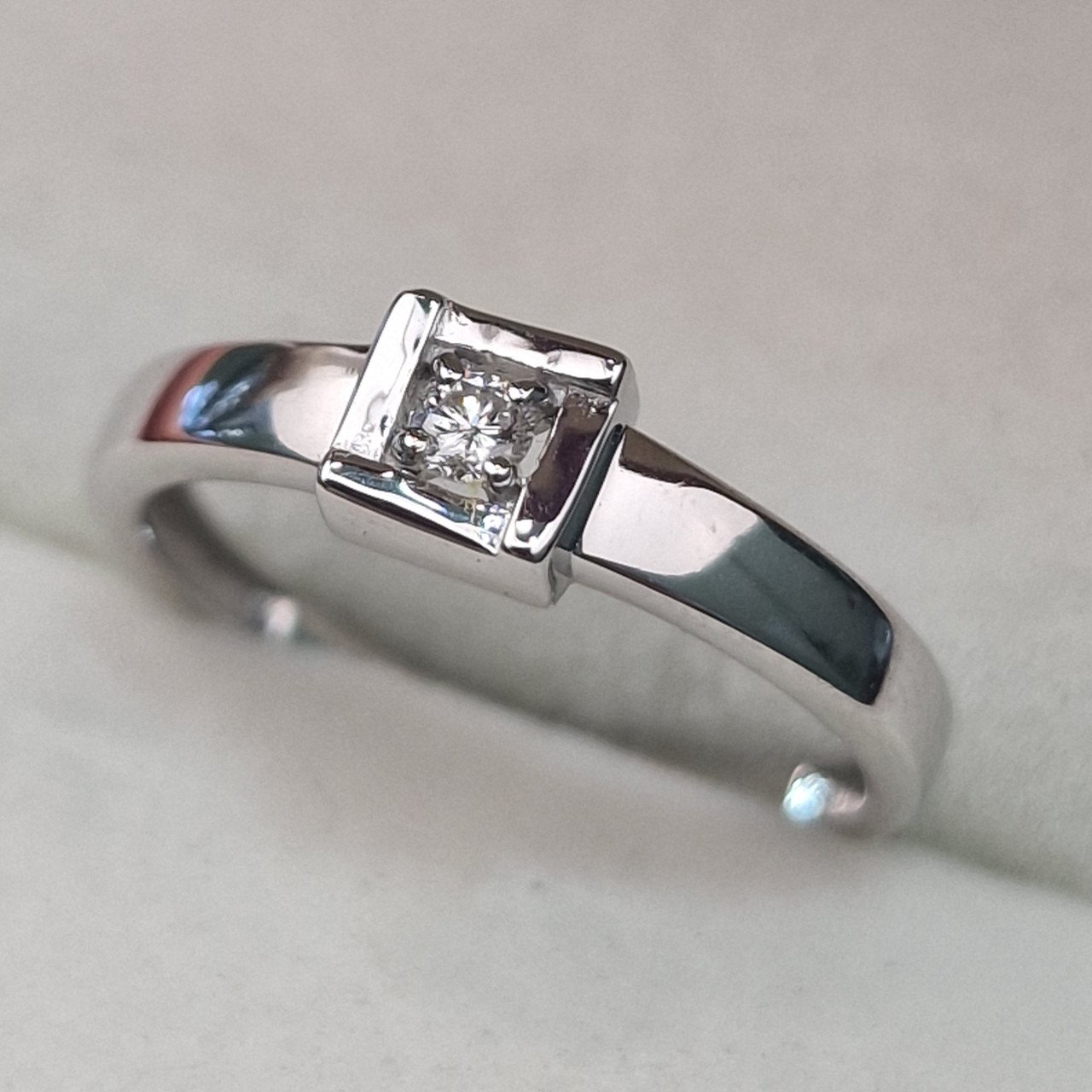 Кольцо Deimantas 104622624 17р 2,08гр 0,063ct. купить,NaN