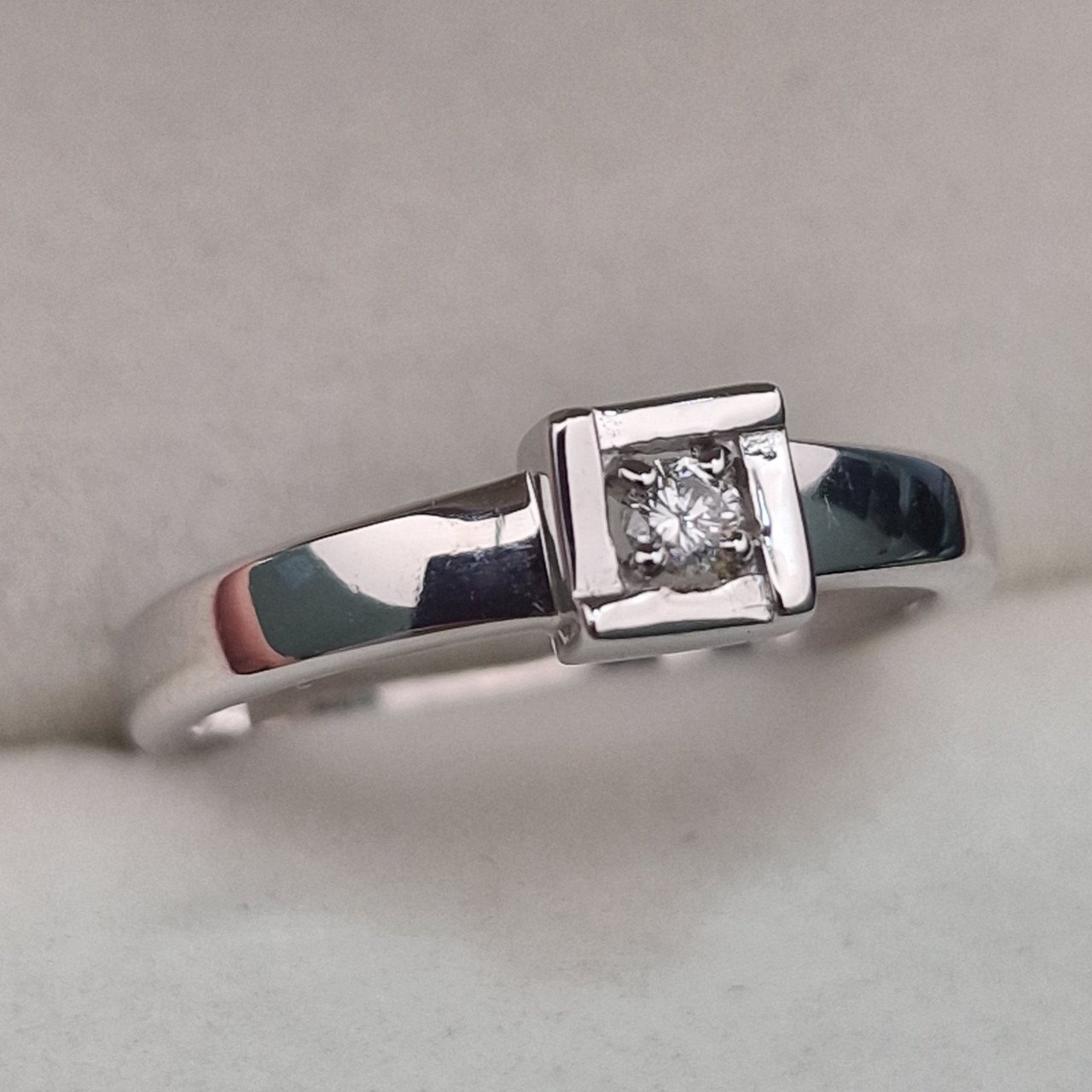 Кольцо Deimantas 104622624 17р 2,08гр 0,063ct. купить,NaN
