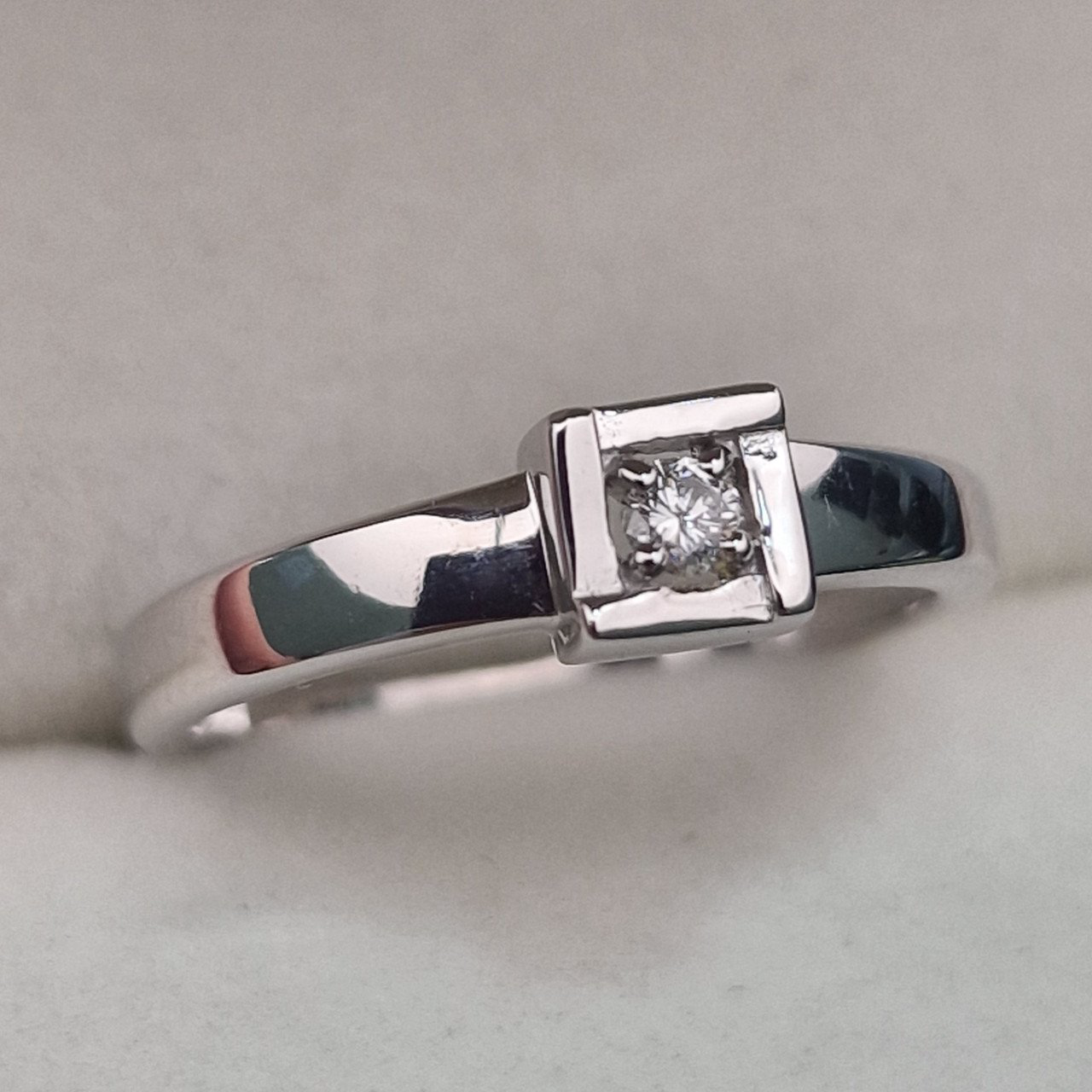 Кольцо Deimantas 104622624 17р 2,08гр 0,063ct. купить,NaN