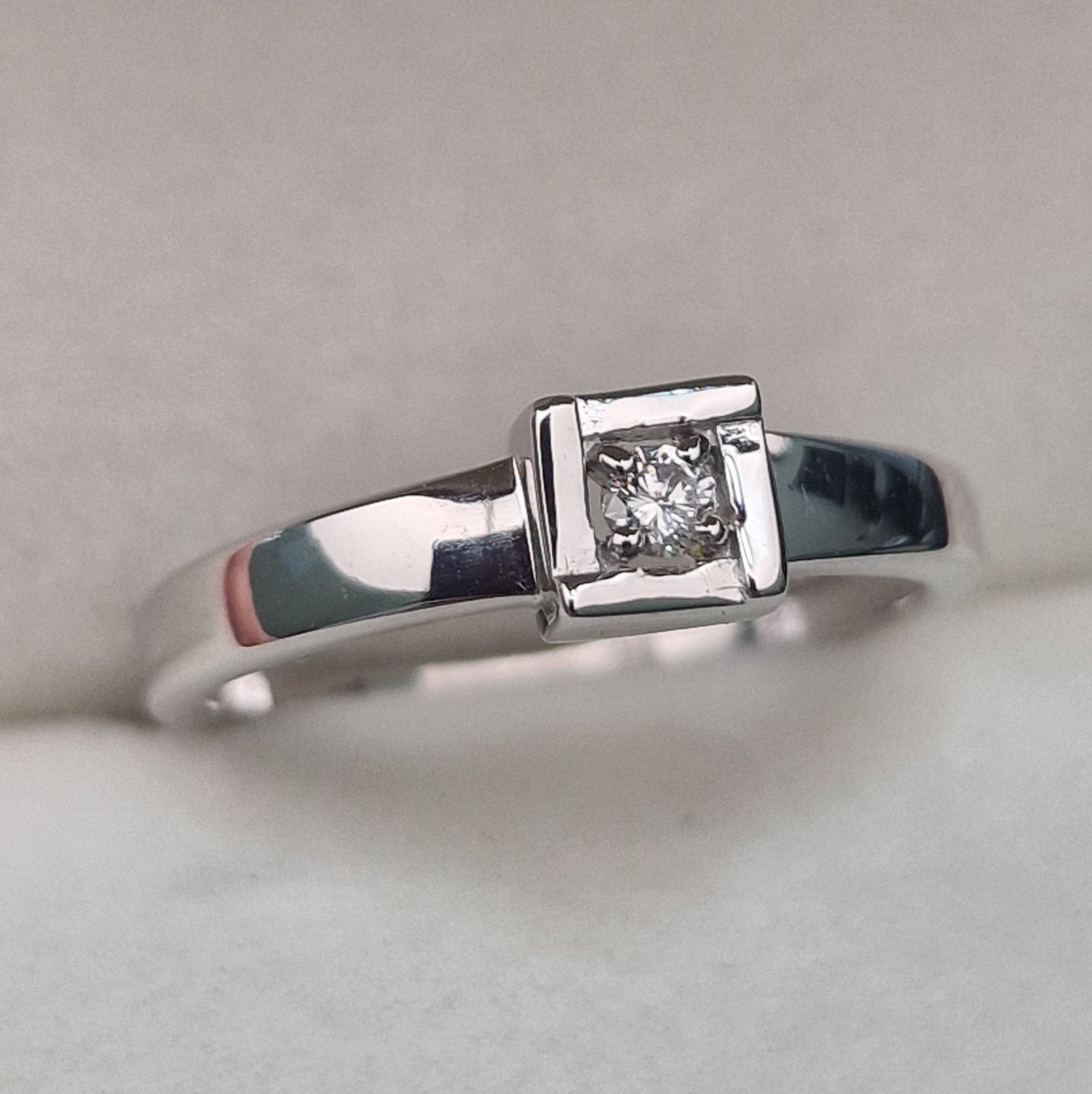 Кольцо Deimantas 104622624 17р 2,08гр 0,063ct. купить,NaN