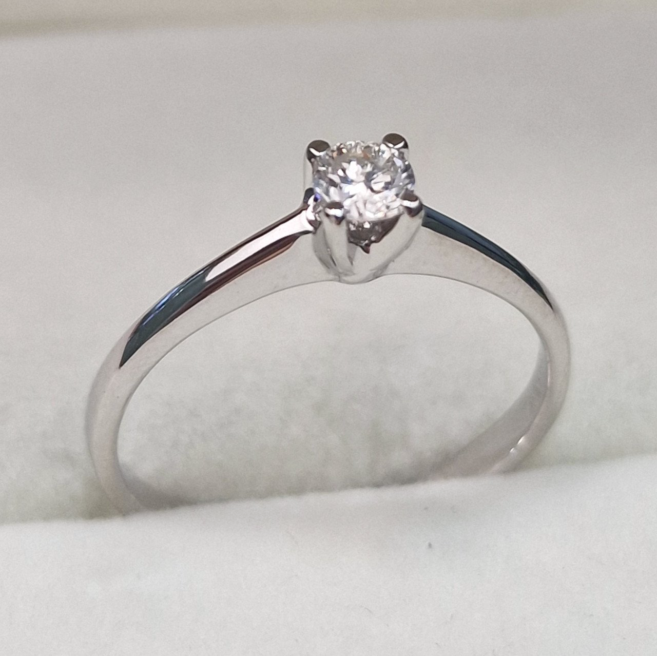 Кольцо Deimantas 104622632 17р 1,66гр 0,19ct. купить,NaN