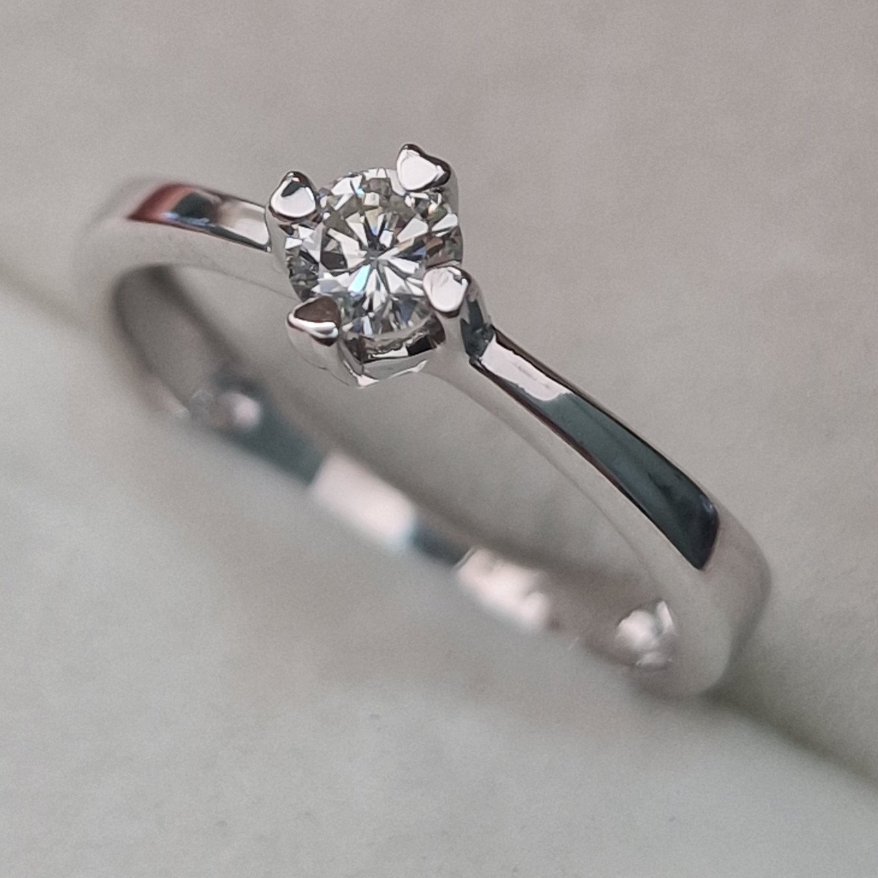 Кольцо Deimantas 104622636 16,5р 2,2гр 0,22ct. купить,NaN