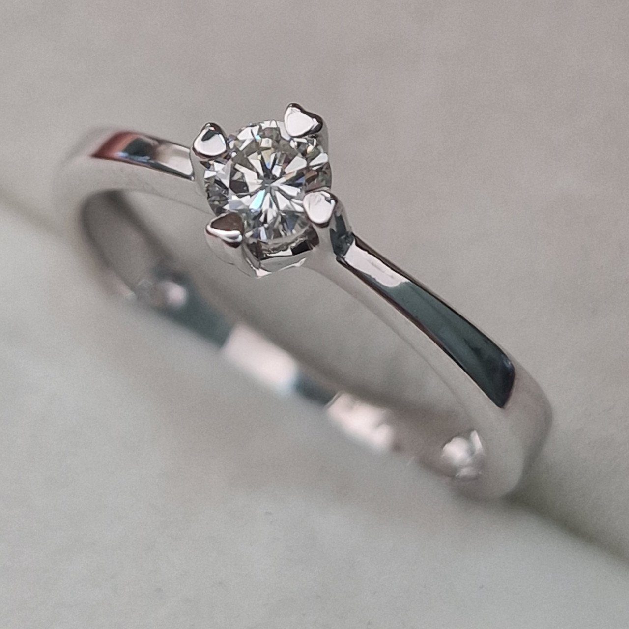 Кольцо Deimantas 104622636 16,5р 2,2гр 0,22ct. купить,NaN