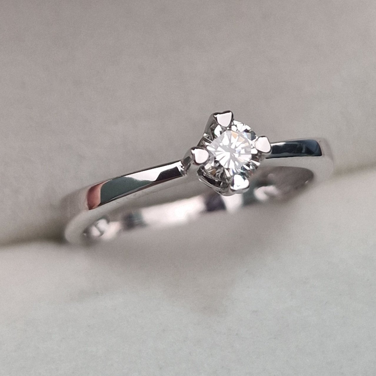 Кольцо Deimantas 104622636 16,5р 2,2гр 0,22ct. купить,NaN