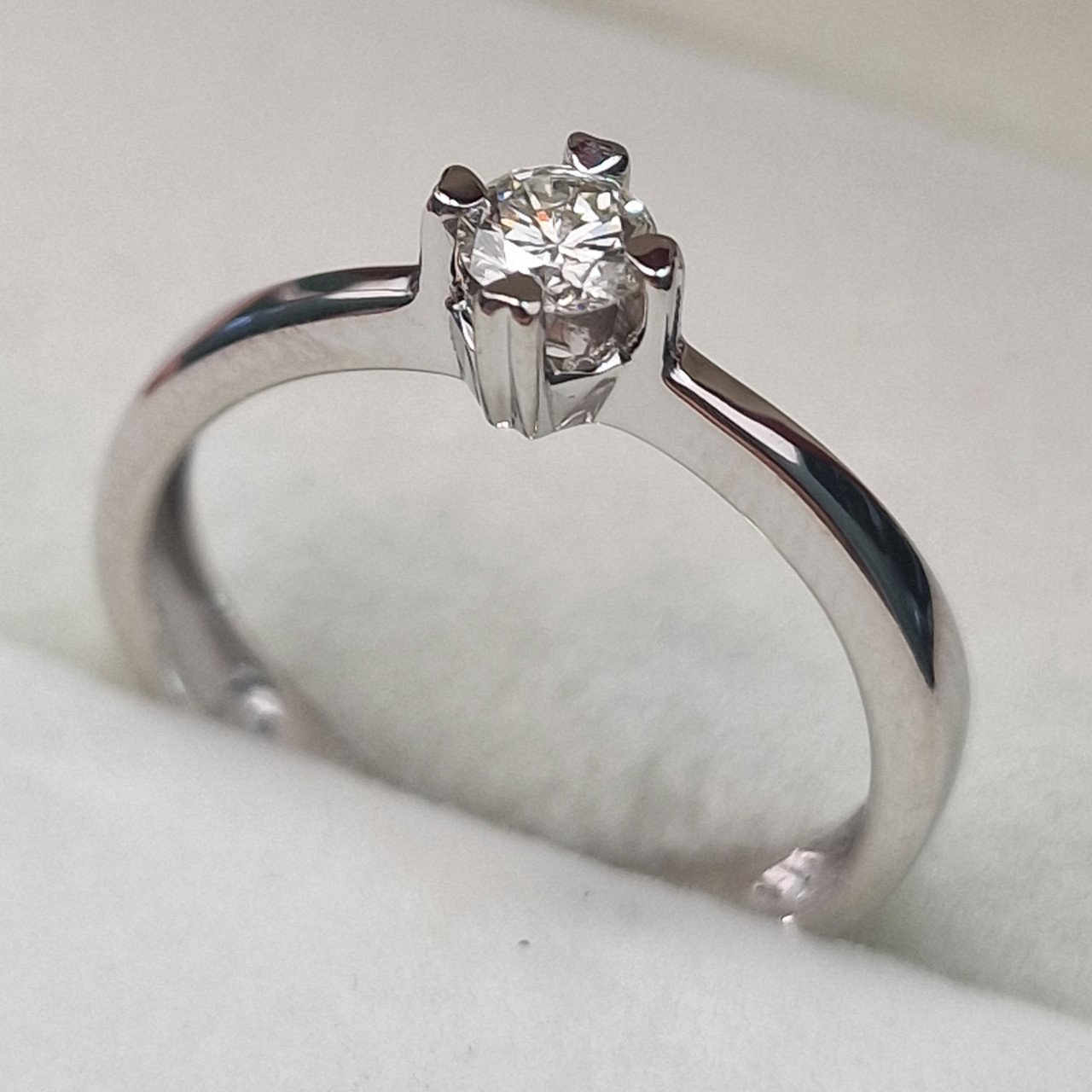 Кольцо Deimantas 104622636 16,5р 2,2гр 0,22ct. купить,NaN