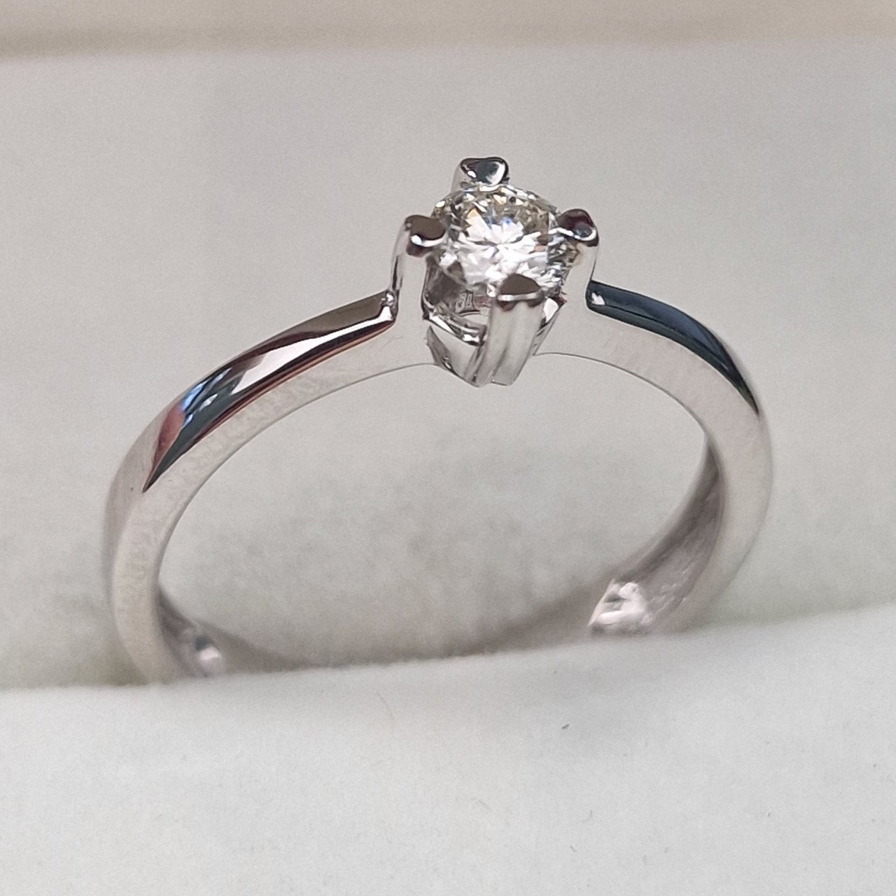 Кольцо Deimantas 104622636 16,5р 2,2гр 0,22ct. купить,NaN