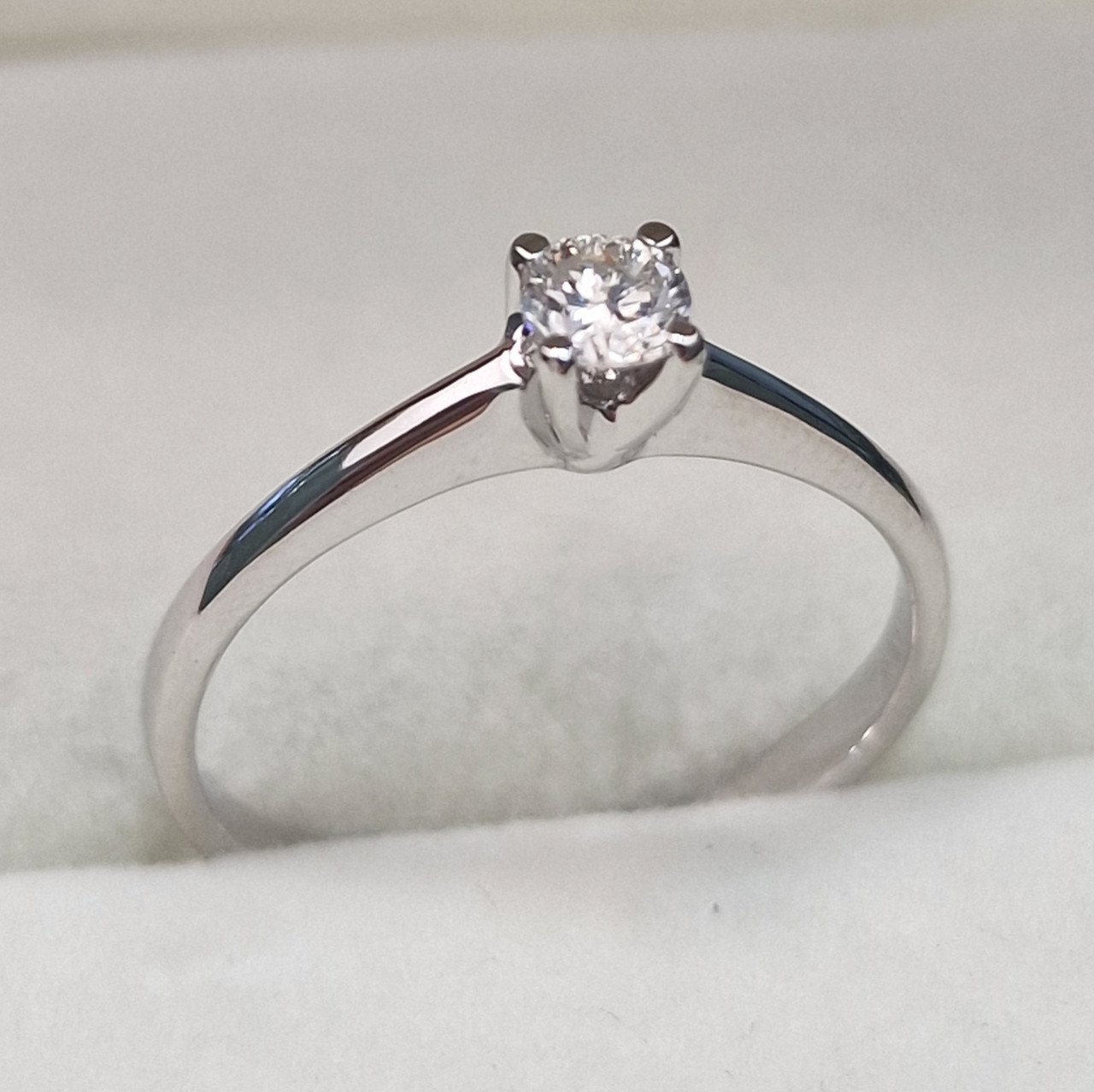 Кольцо Deimantas 104622634 16,5р 1,67гр 0,19ct. купить,NaN