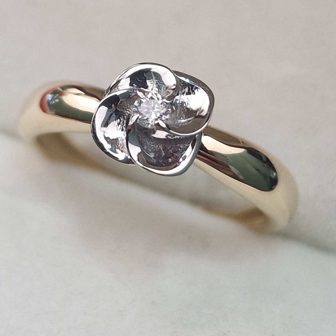 Кольцо Deimantas 104622643 16р 1,87гр 0,053ct. купить,NaN