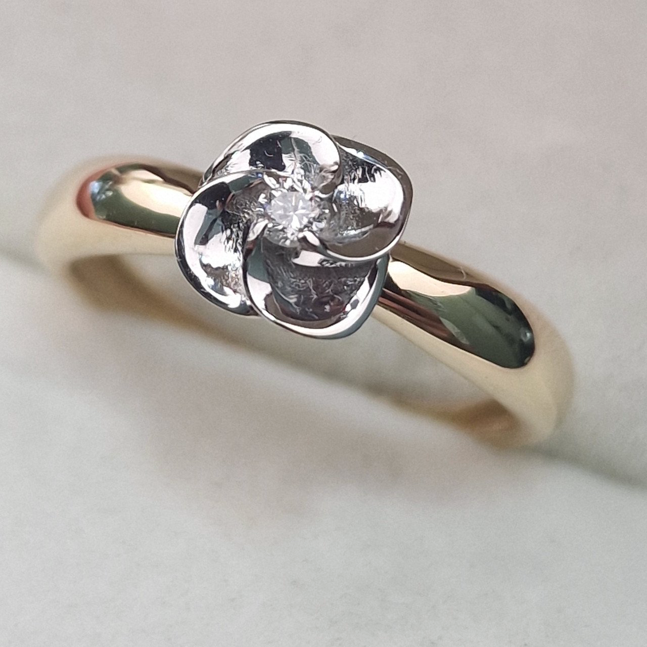 Кольцо Deimantas 104622643 16р 1,87гр 0,053ct. купить,NaN