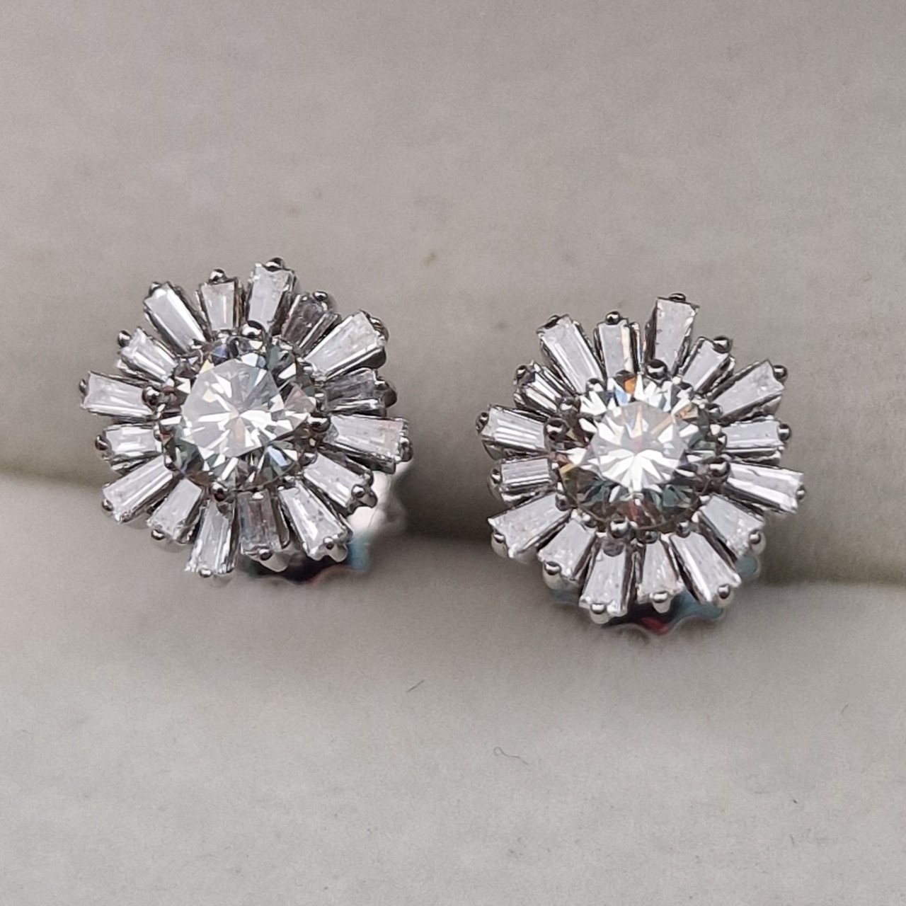 Серьги Deimantas 105021580 3,36гр 0,91ct. купить,NaN