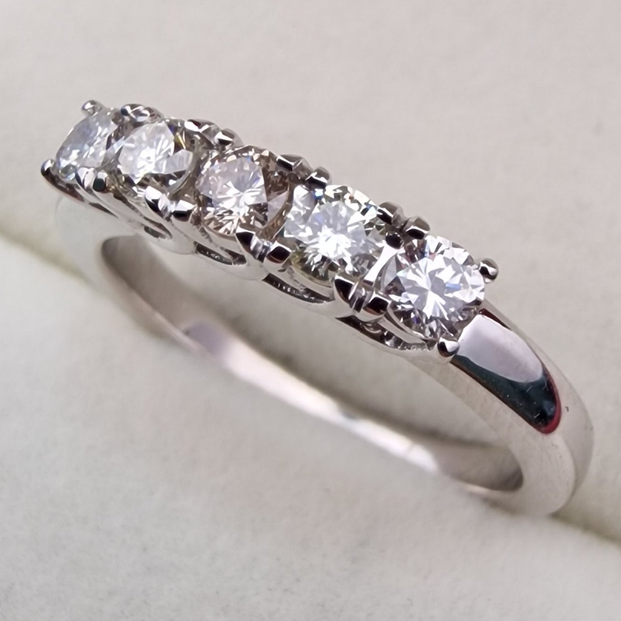 Кольцо Deimantas 103329375 17р 4,12гр 0,465ct. купить,NaN
