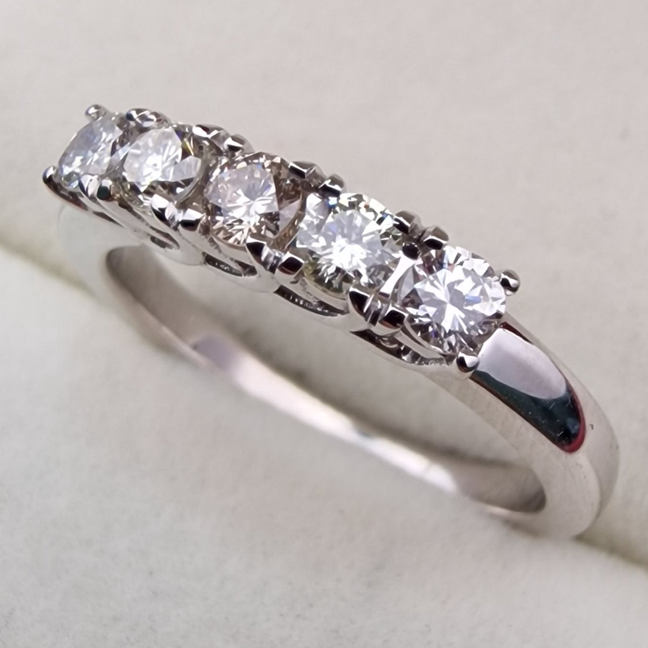 Кольцо Deimantas 103329375 17р 4,12гр 0,465ct. купить,NaN