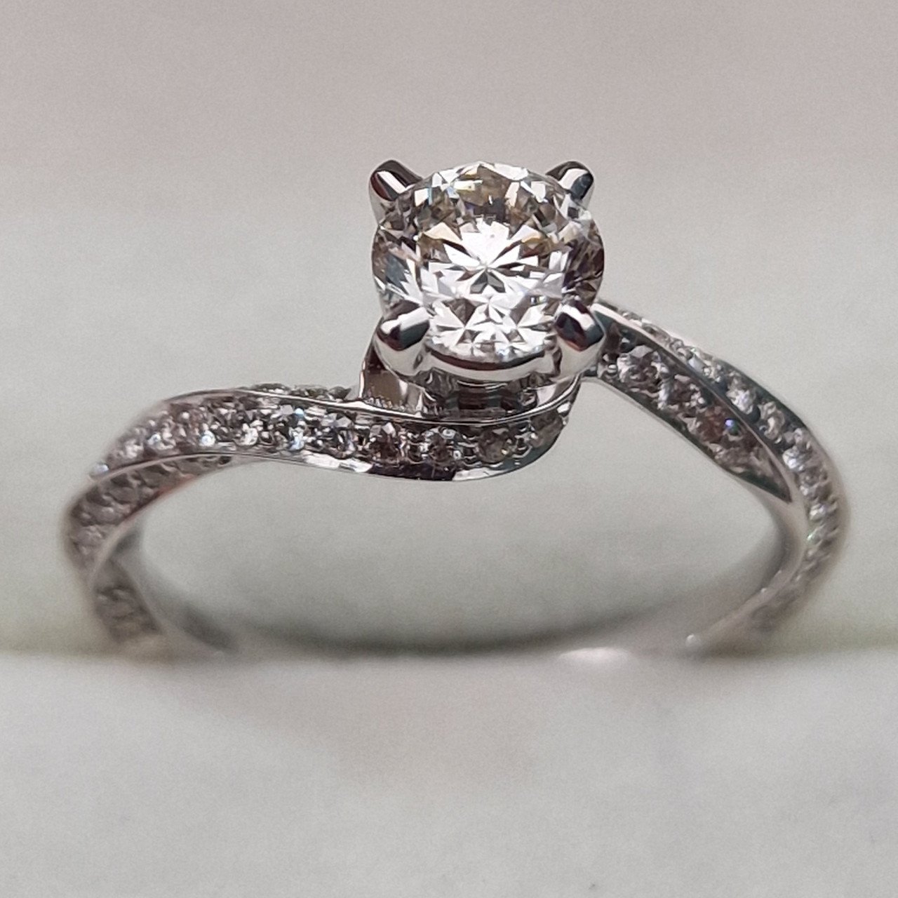 Кольцо Deimantas 103329480 16,5р 2,94гр 1.00ct. купить,NaN