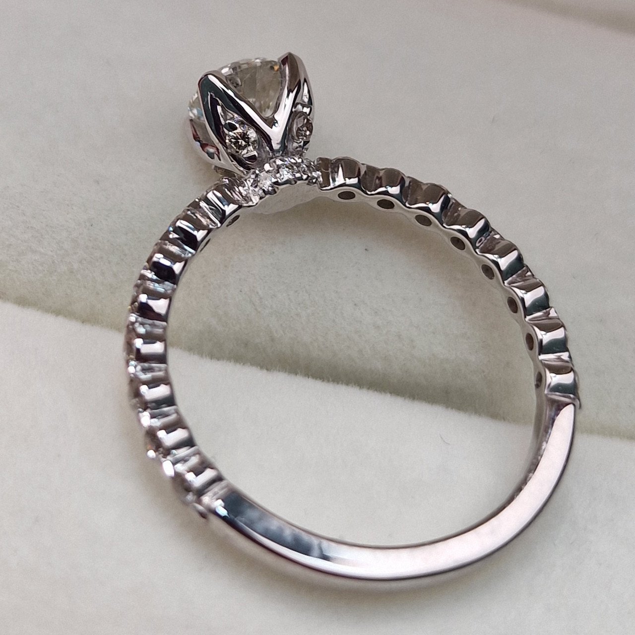 Кольцо Deimantas 103329495 17р 2,46гр 0,92ct. купить,NaN
