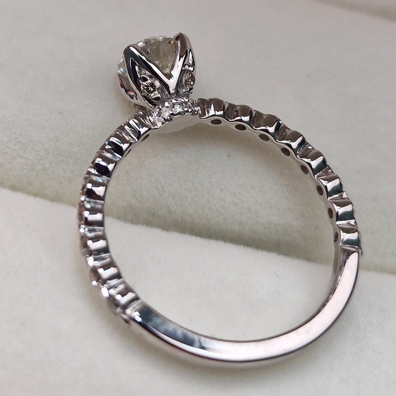 Кольцо Deimantas 103329495 17р 2,46гр 0,92ct. купить,NaN