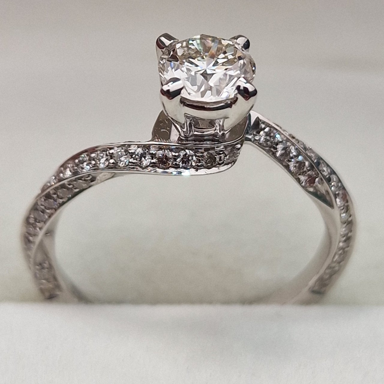 Кольцо Deimantas 103329480 16,5р 2,94гр 1.00ct. купить,NaN