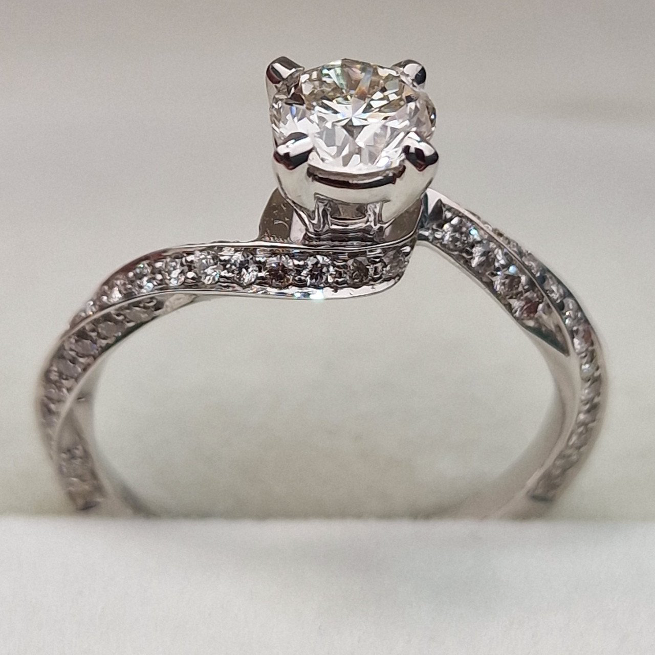 Кольцо Deimantas 103329480 16,5р 2,94гр 1.00ct. купить,NaN