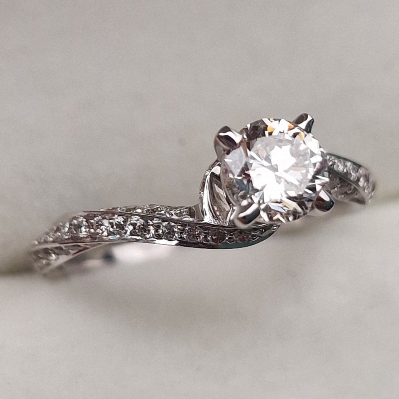 Кольцо Deimantas 103329480 16,5р 2,94гр 1.00ct. купить,NaN