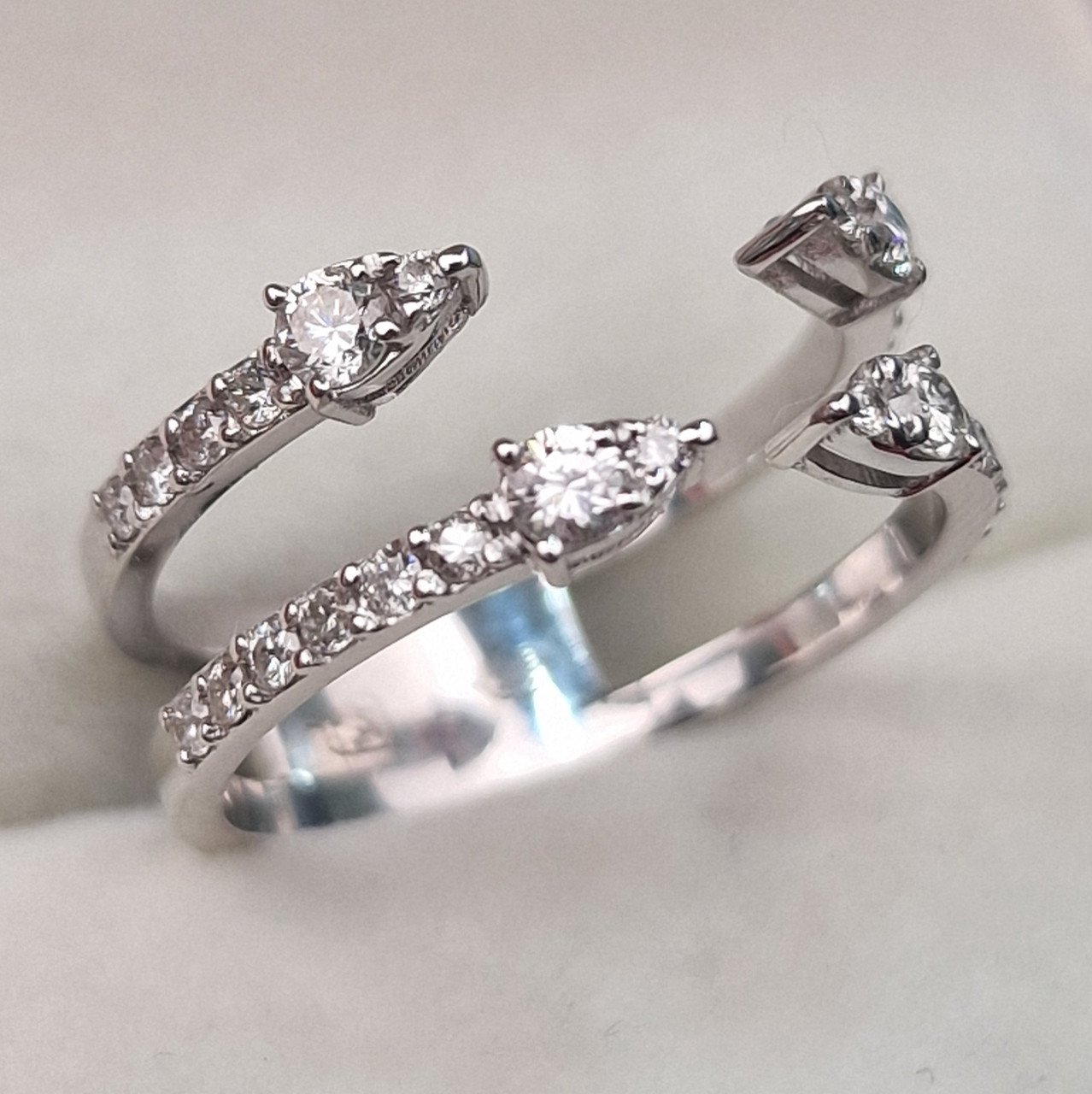 Кольцо Deimantas 105021732 17р 3,2гр 0,52ct. купить,NaN