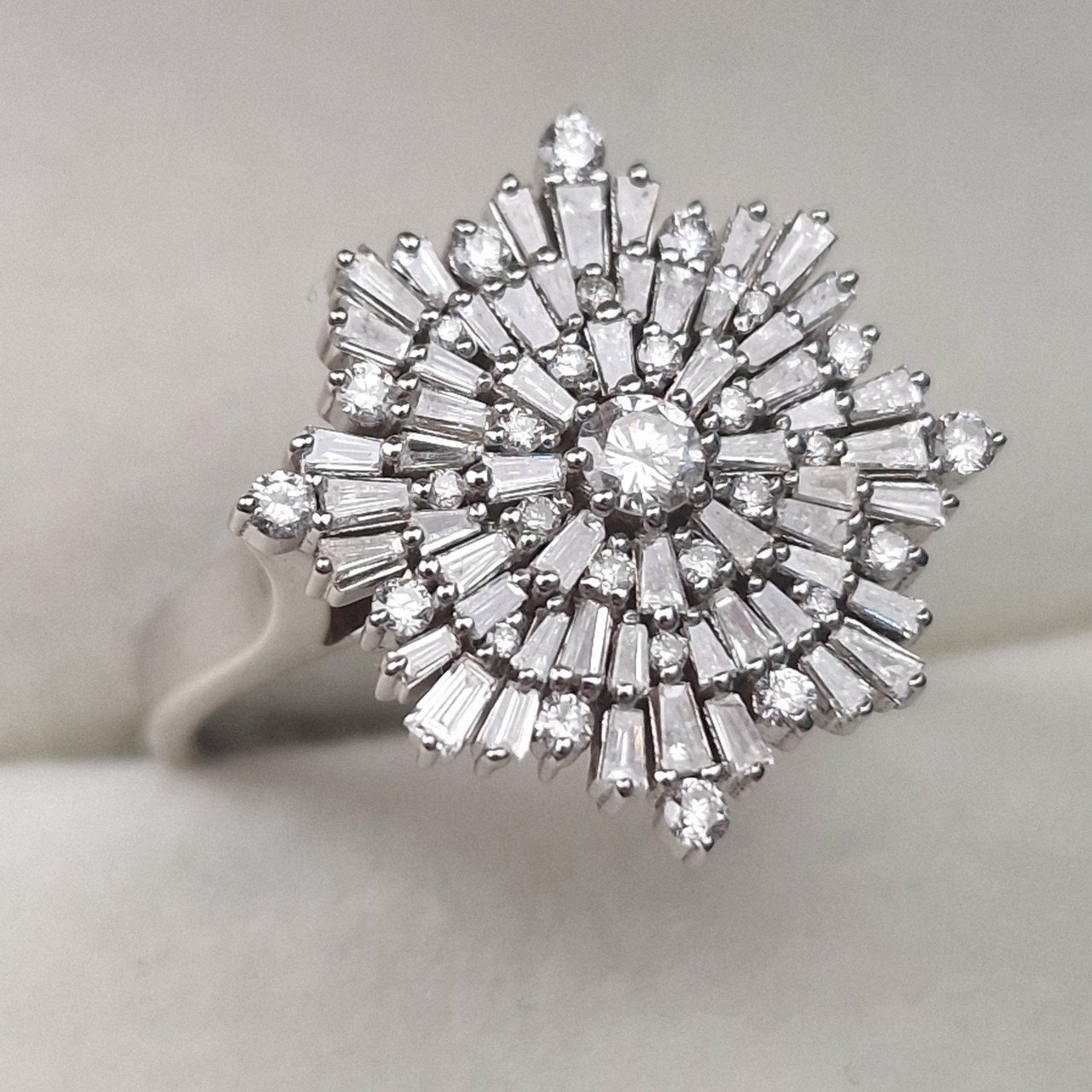 Кольцо Deimantas 105021739 17р 5,4гр 0,97ct. купить,NaN
