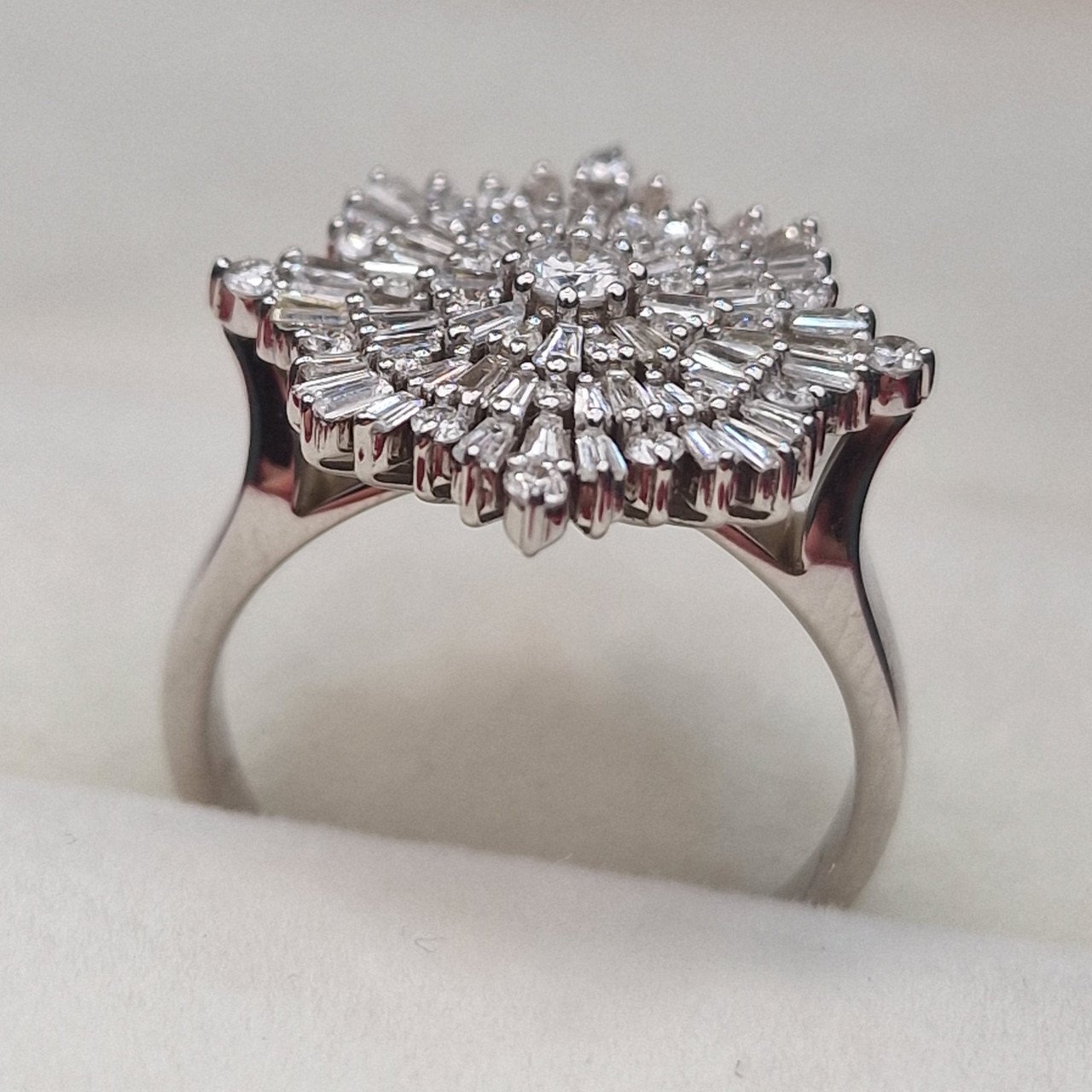 Кольцо Deimantas 105021739 17р 5,4гр 0,97ct. купить,NaN