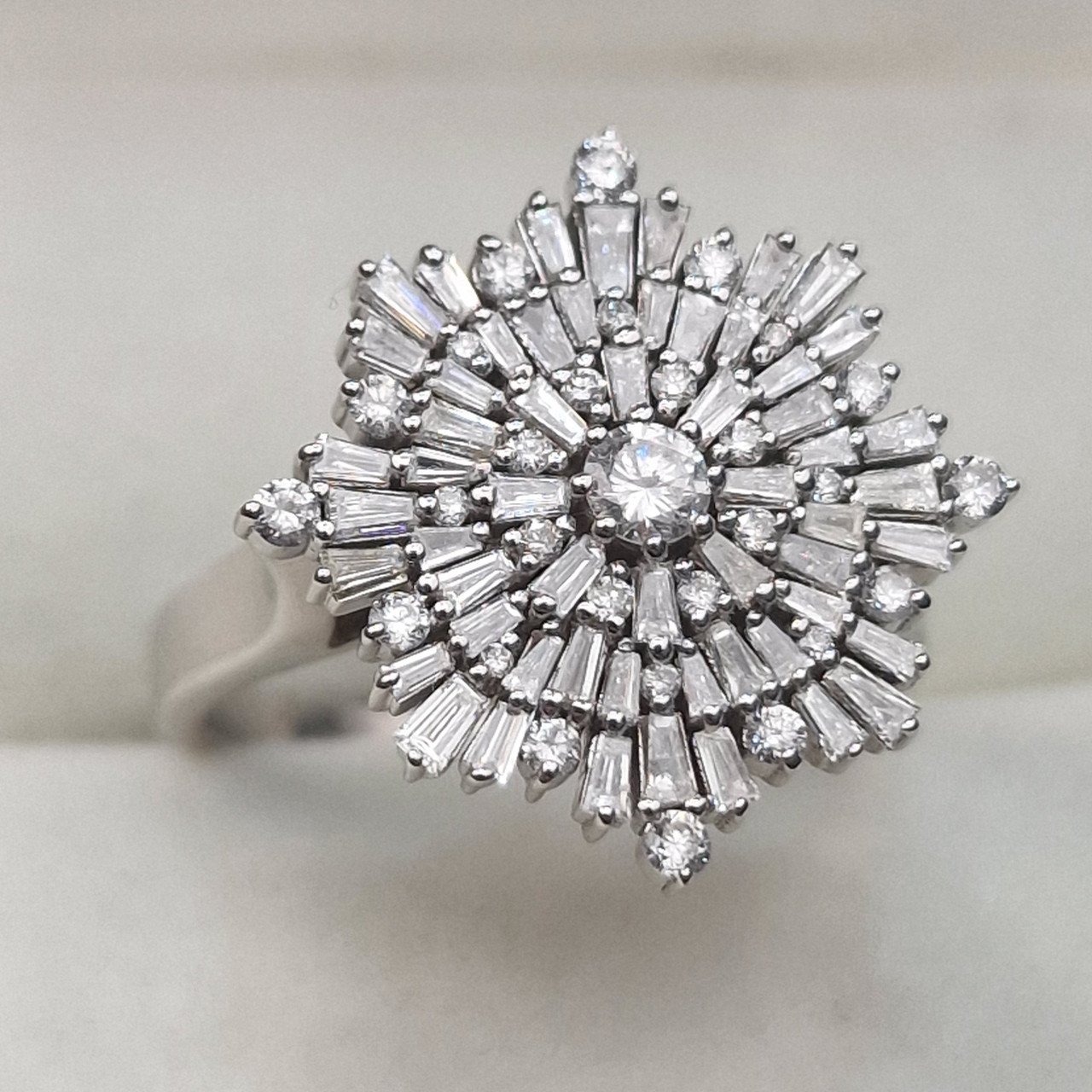 Кольцо Deimantas 105021739 17р 5,4гр 0,97ct. купить,NaN