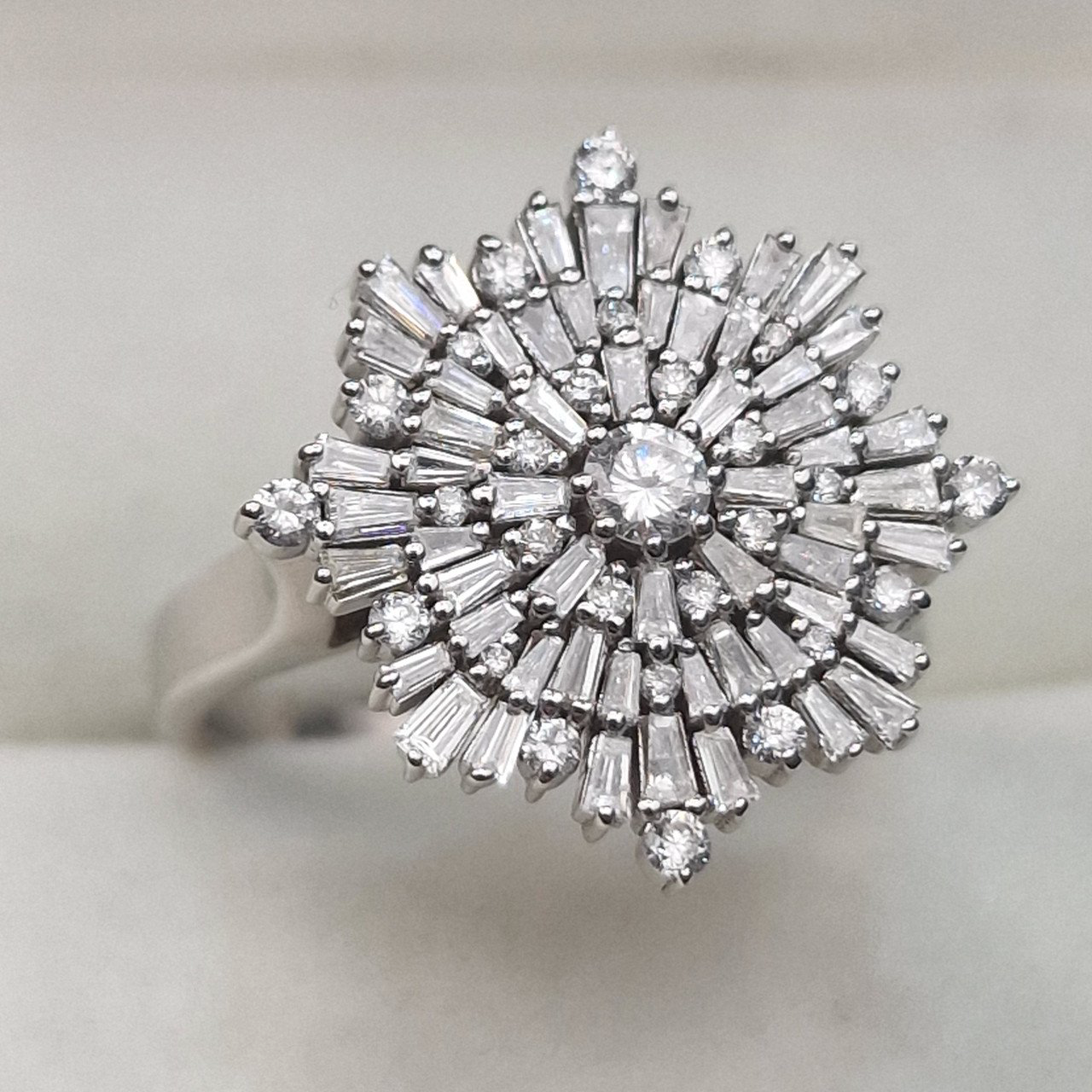 Кольцо Deimantas 105021739 17р 5,4гр 0,97ct. купить,NaN