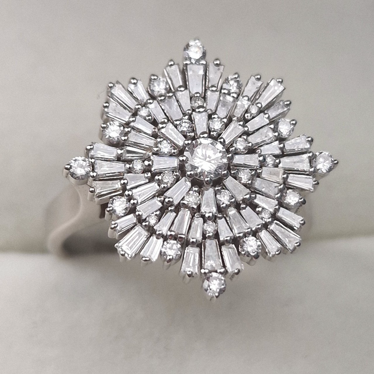 Кольцо Deimantas 105021739 17р 5,4гр 0,97ct. купить,NaN
