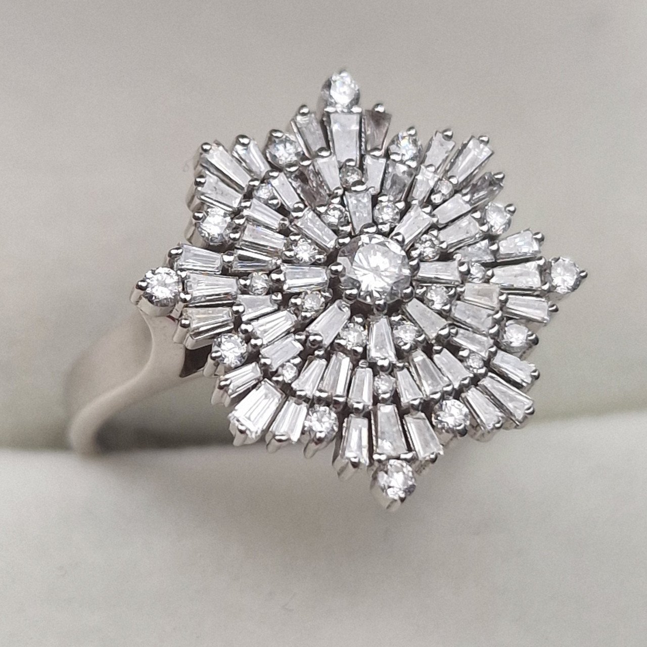 Кольцо Deimantas 105021739 17р 5,4гр 0,97ct. купить,NaN