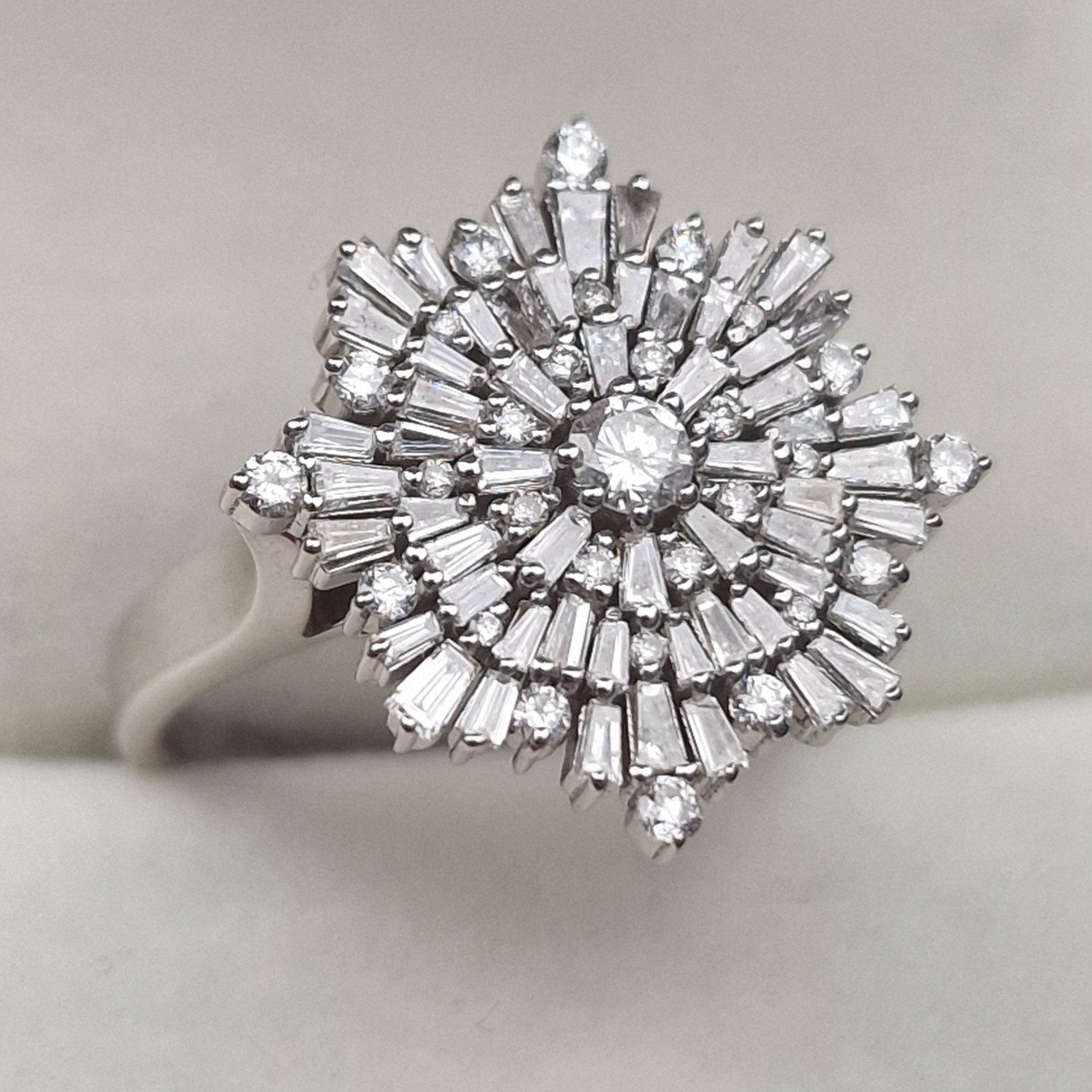 Кольцо Deimantas 105021739 17р 5,4гр 0,97ct. купить,NaN