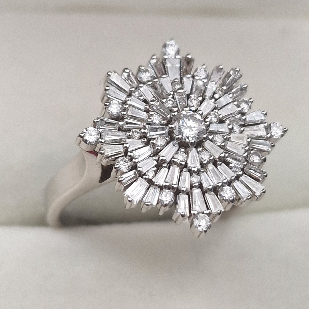 Кольцо Deimantas 105021739 17р 5,4гр 0,97ct. купить,NaN