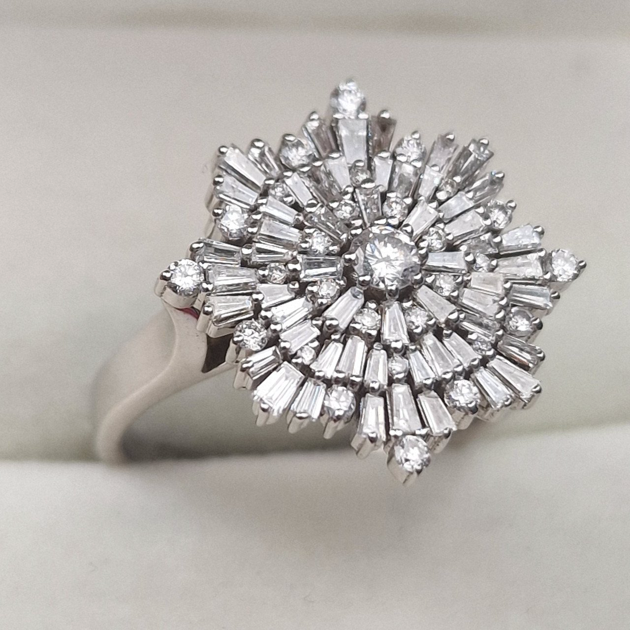 Кольцо Deimantas 105021739 17р 5,4гр 0,97ct. купить,NaN