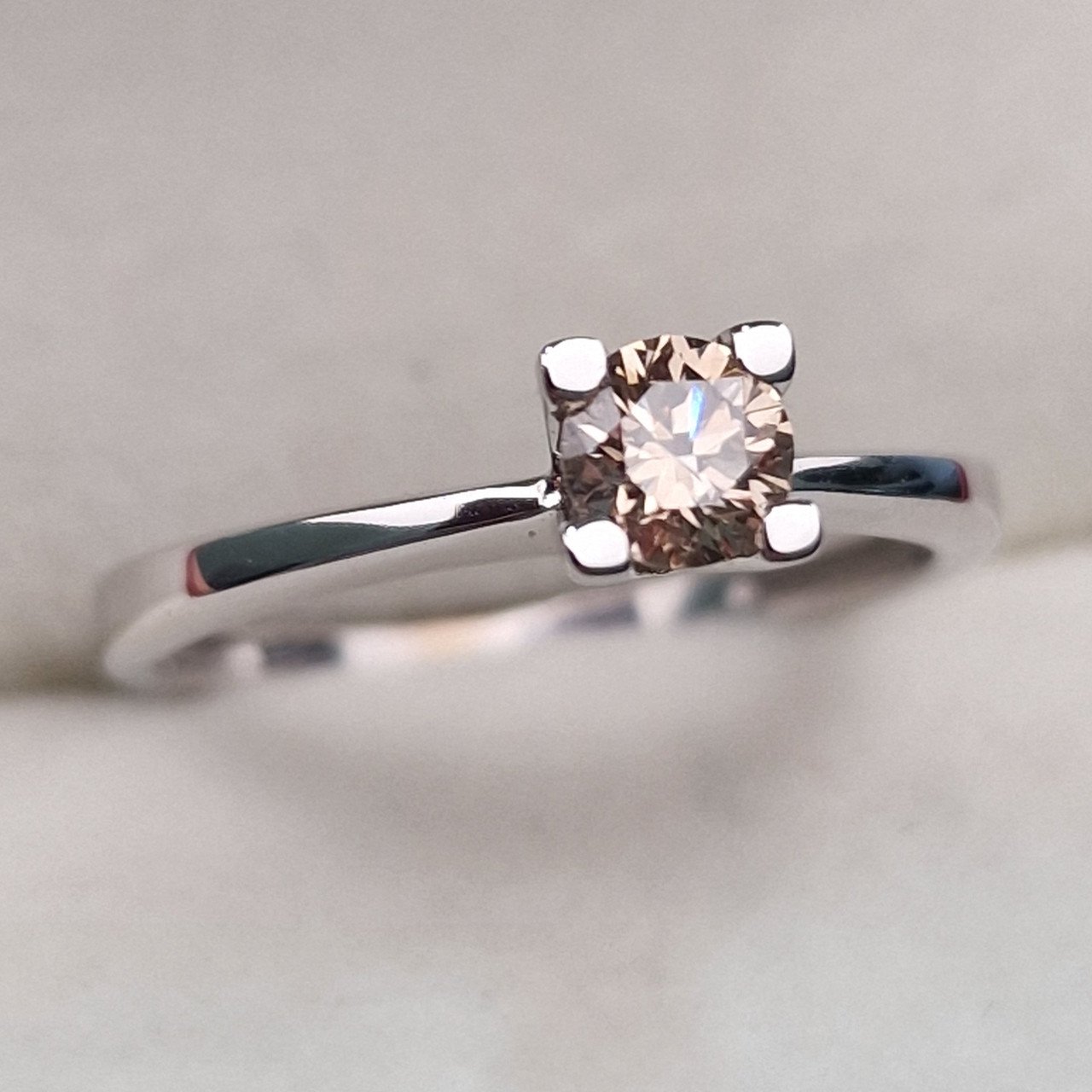 Кольц Deimantas 103329573 16,5р 2,18гр 0,34ct. купить,NaN