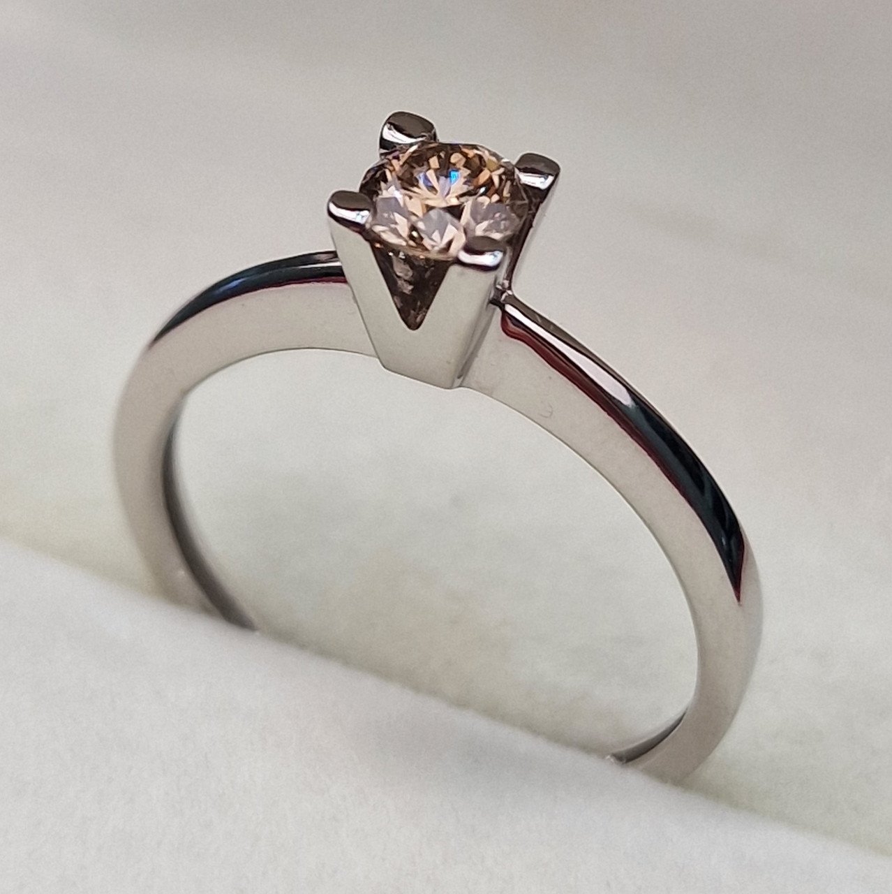 Кольц Deimantas 103329573 16,5р 2,18гр 0,34ct. купить,NaN