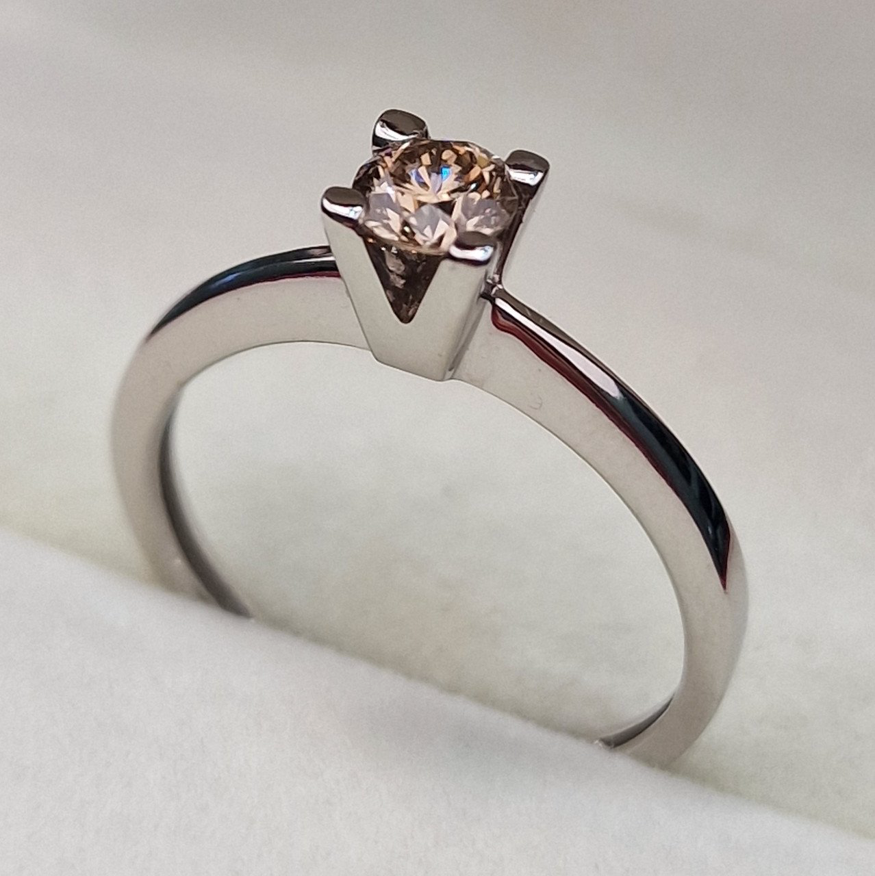 Кольц Deimantas 103329573 16,5р 2,18гр 0,34ct. купить,NaN