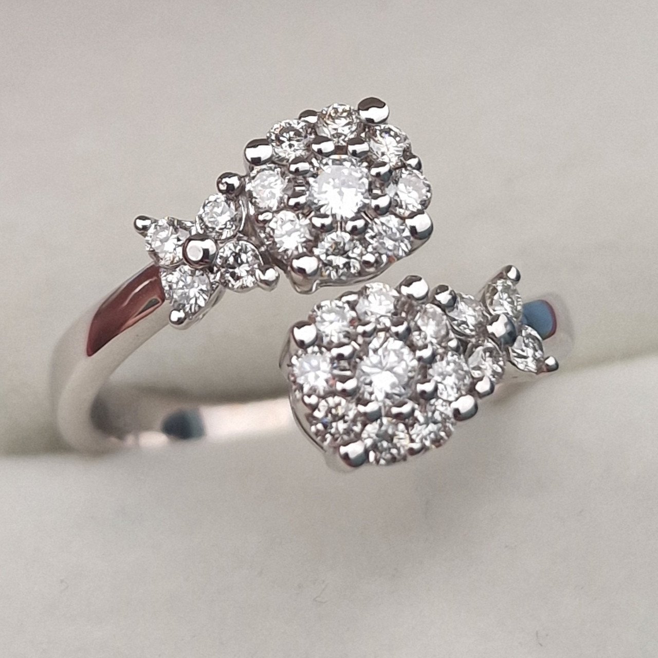 Кольцо Deimantas 105021747 17р 4,3гр 0,61ct. купить,NaN