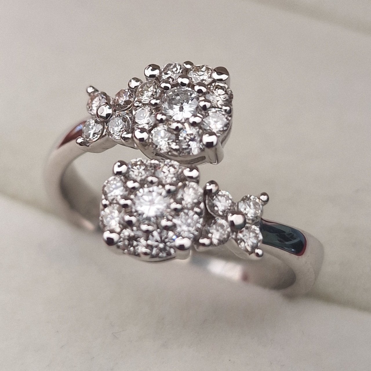 Кольцо Deimantas 105021747 17р 4,3гр 0,61ct. купить,NaN