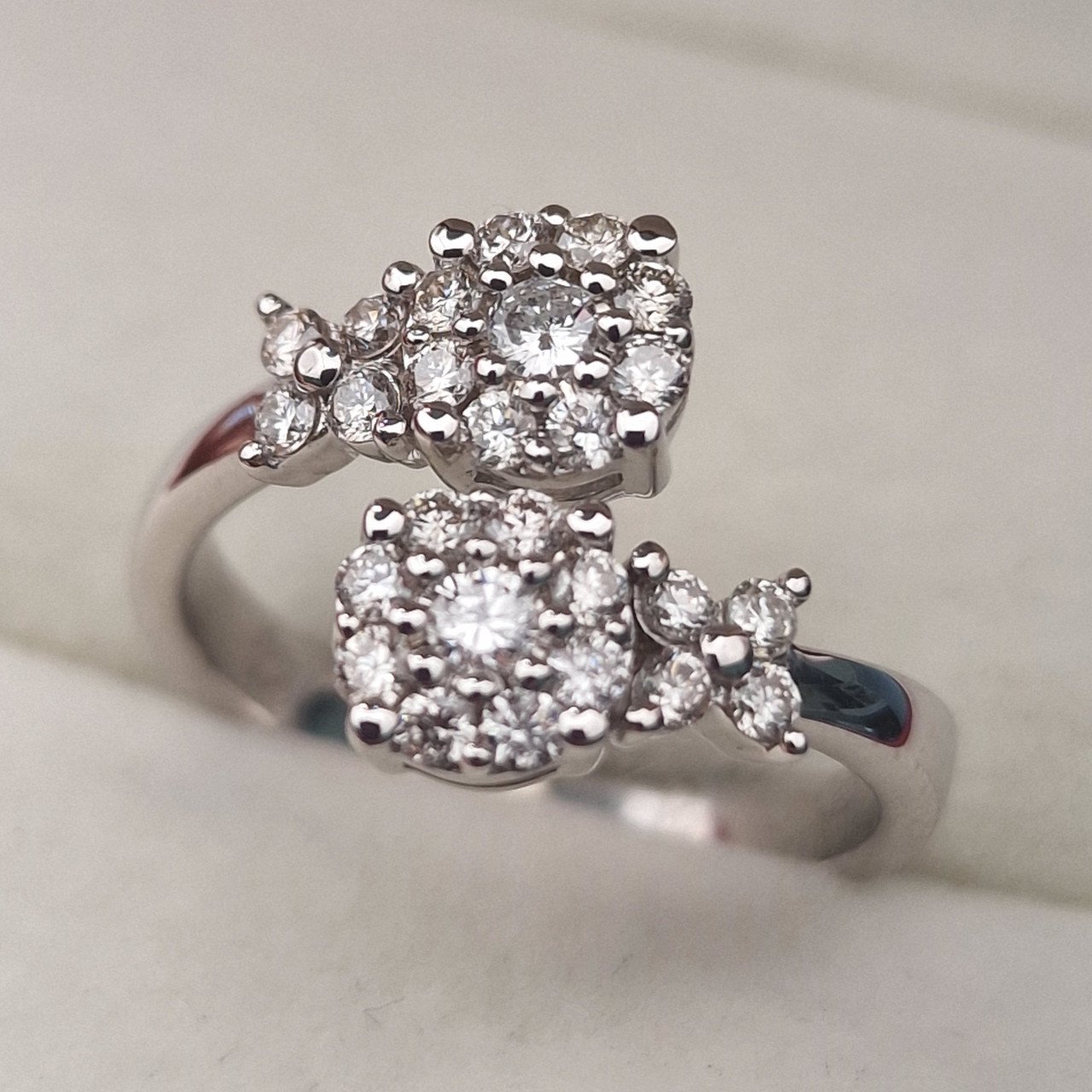 Кольцо Deimantas 105021747 17р 4,3гр 0,61ct. купить,NaN