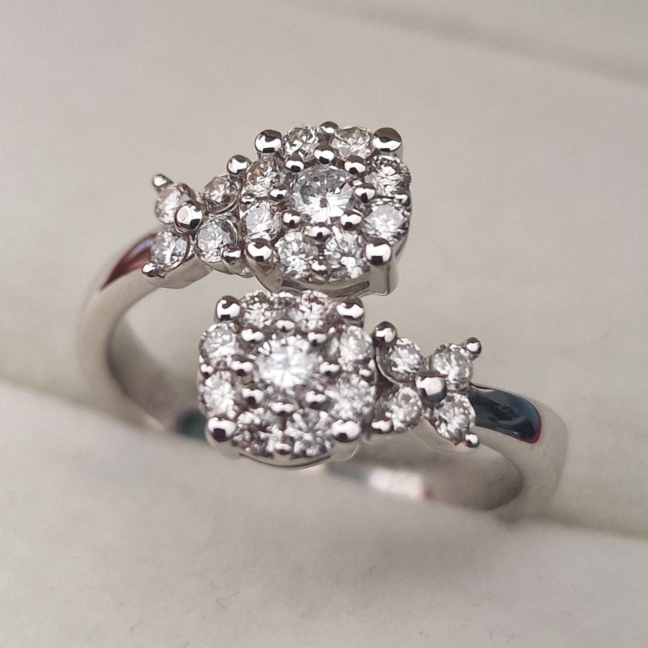 Кольцо Deimantas 105021747 17р 4,3гр 0,61ct. купить,NaN