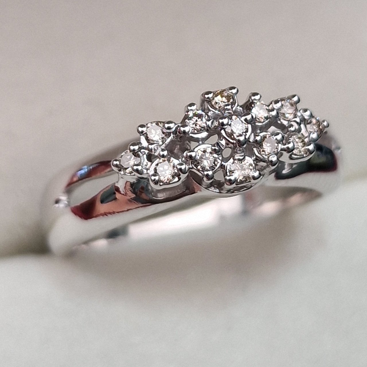 Кольцо Deimantas 104732220 17р 3,69гр 0,17ct. купить,NaN