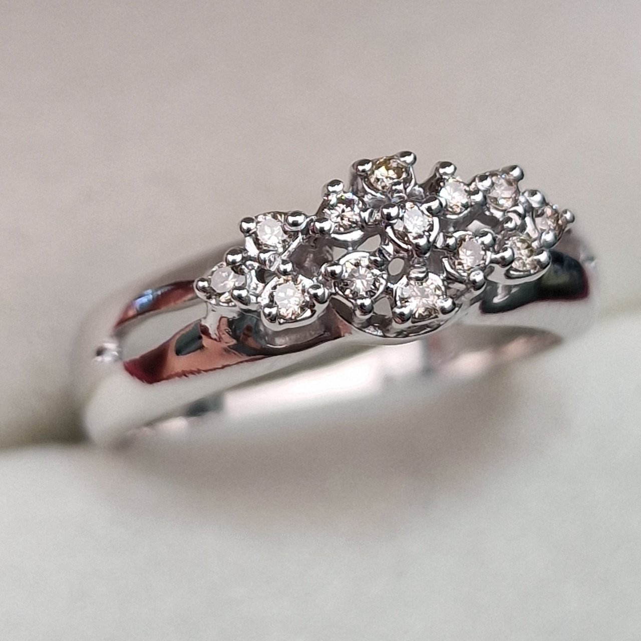 Кольцо Deimantas 104732220 17р 3,69гр 0,17ct. купить,NaN